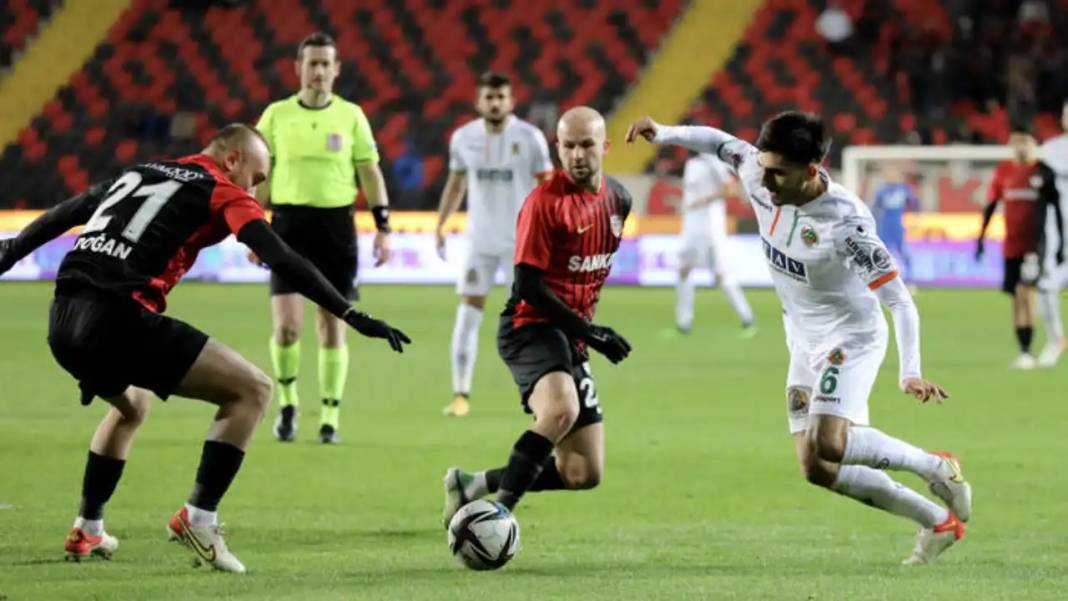 Alanyaspor’un Süper Lig Kaderi 5 Maçta Değişebilir! 7